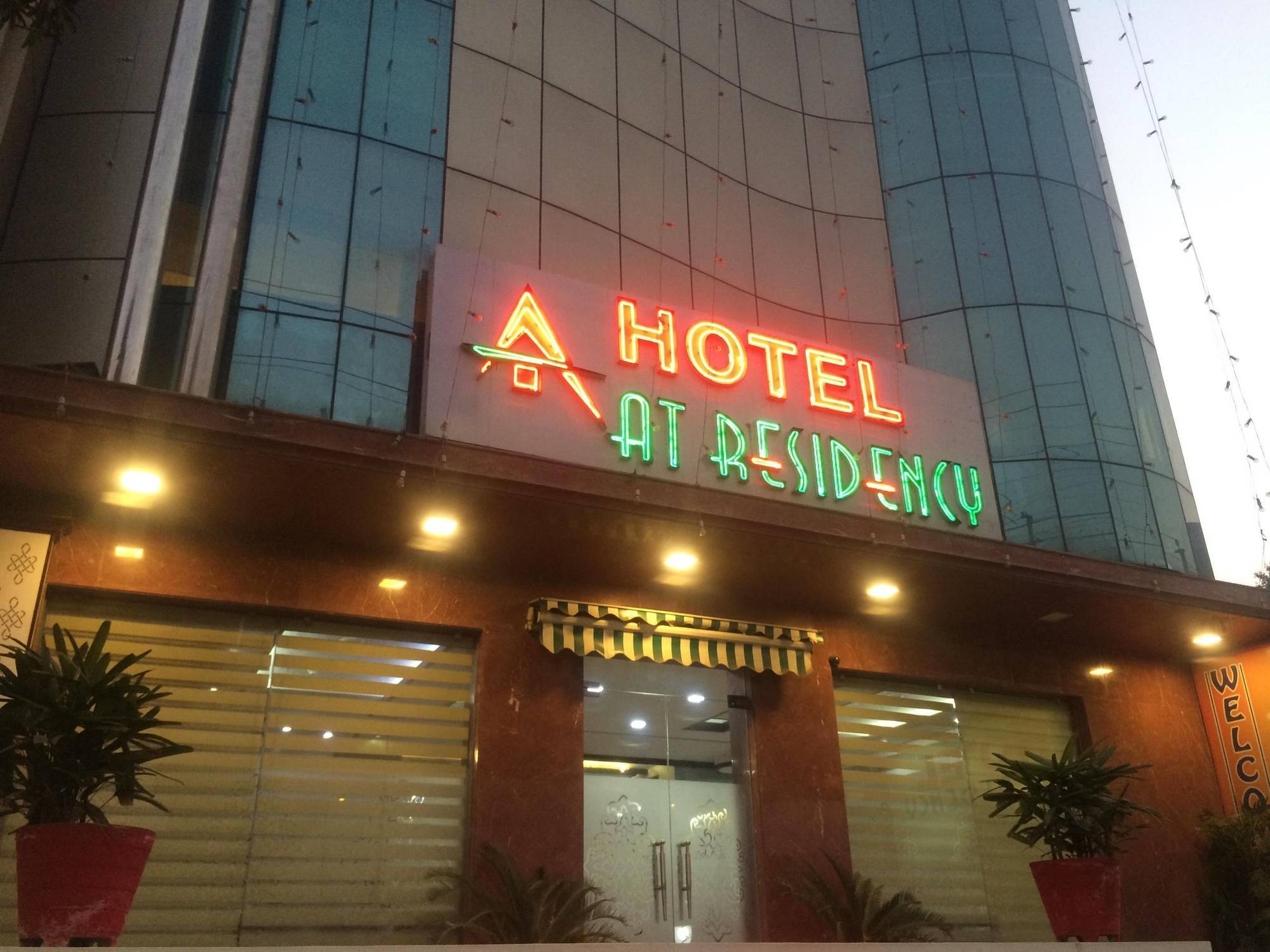 Fabhotel D75 At Residency Ghaziabad Luaran gambar